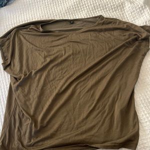 Uniqlo olive green t-shirt
